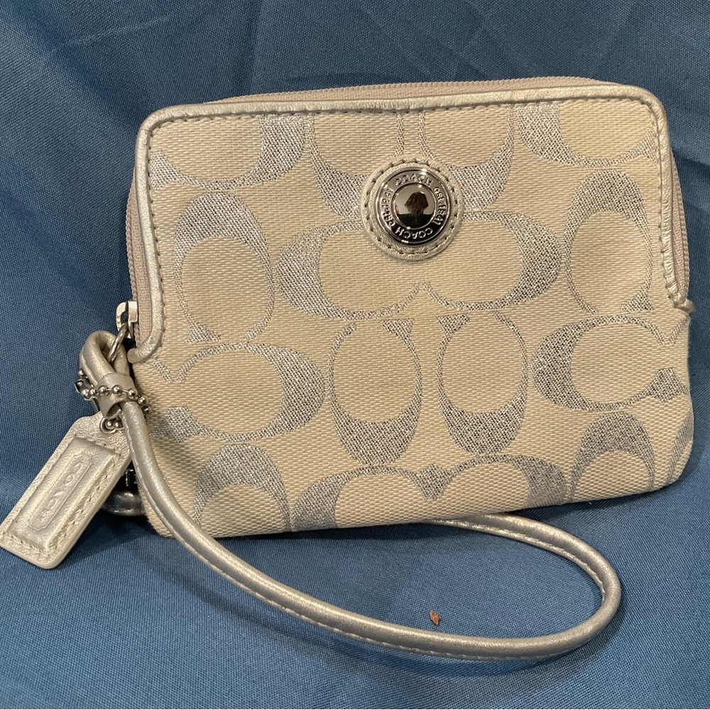 Coach, wristlet, like new, cream, silver